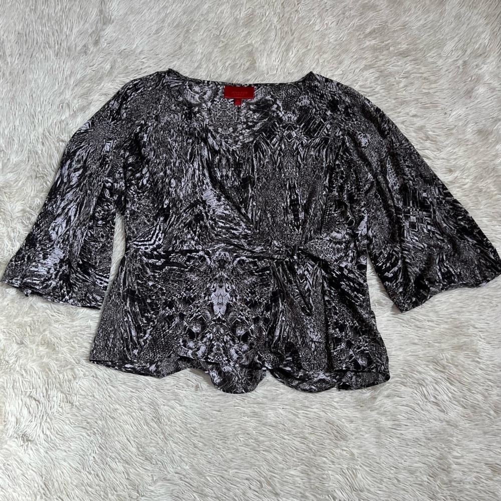 🖤✨🤍Jennifer Lopez black & white blouse🤍✨🖤